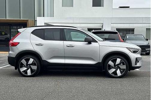 Silver Dawn 2023 Volvo XC40 Ultimate