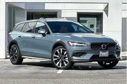 2024 Volvo V60 Cross Country 