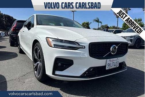 Crystal White 2024 Volvo S60 Plus