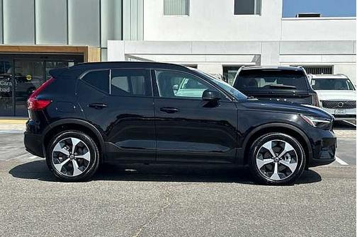 Onyx Black 2026 Volvo XC40