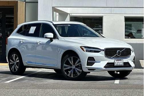 Crystal White 2023 Volvo XC60 Plus
