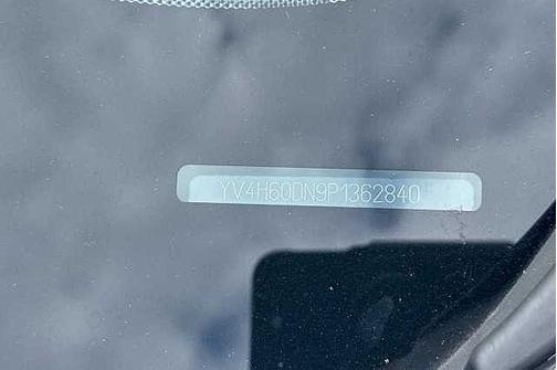 Crystal White 2023 Volvo XC60 Plus