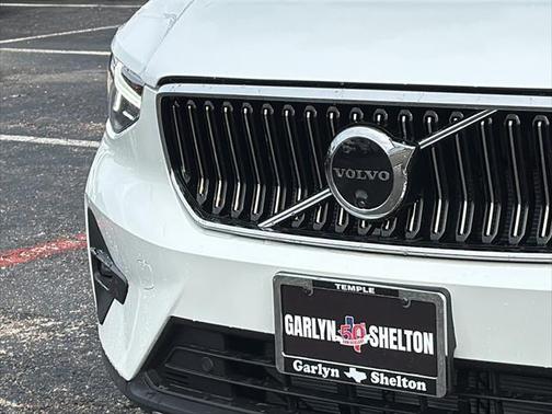 2025 Volvo XC40 B5 Plus Bright Theme