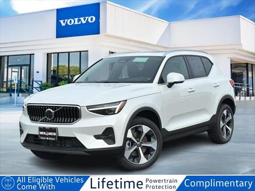 2025 Volvo XC40 B5 Plus Bright Theme