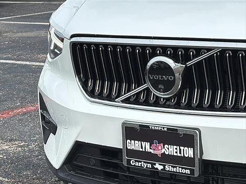 2025 Volvo XC40 B5 Plus Bright Theme