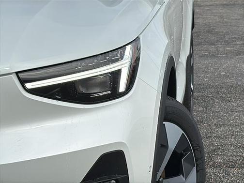 2025 Volvo XC40 B5 Plus Bright Theme