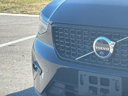2025 Volvo XC40 B5 Ultra Dark Theme