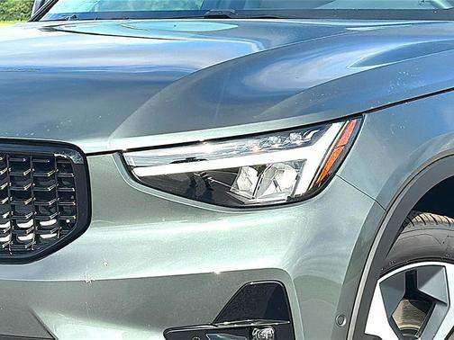 2026 Volvo XC40 B4 Plus