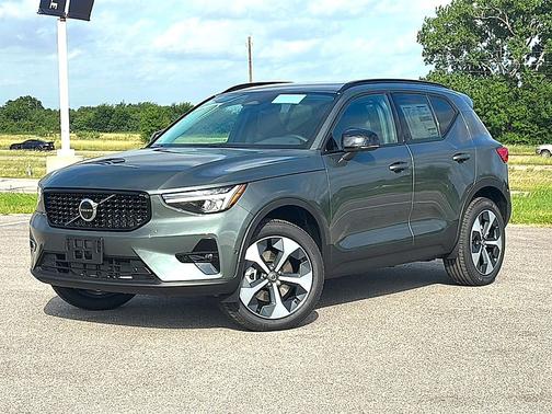 2026 Volvo XC40 B4 Plus