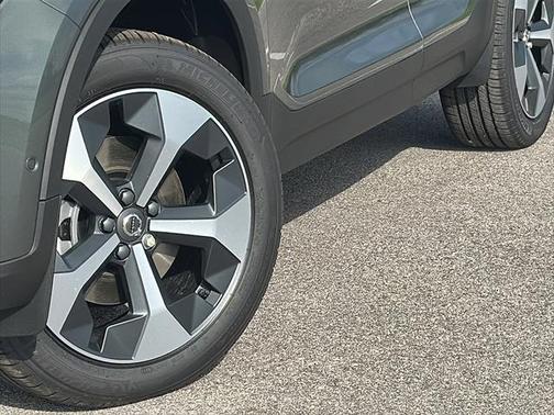 2026 Volvo XC40 B4 Plus