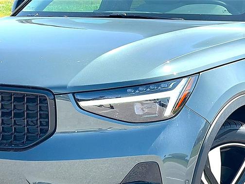 Forest Lake 2026 Volvo XC40 Plus, B5 AWD Gas (mild hybrid), Dark