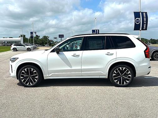 Crystal White Pearl 2026 Volvo XC90 B6 Ultra Dark Theme 6-Seater