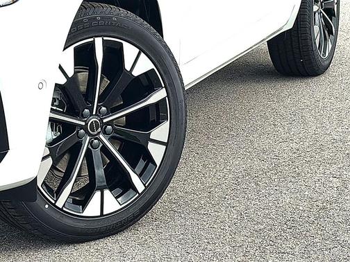 Crystal White Metallic 2026 Volvo XC60 B5 Plus