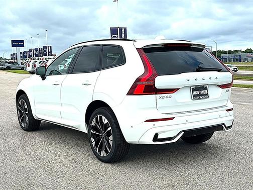 Crystal White Metallic 2026 Volvo XC60 B5 Plus