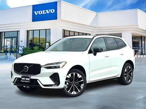 Crystal White Metallic 2026 Volvo XC60 B5 Plus