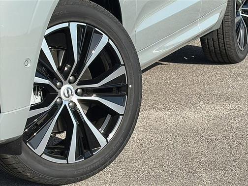 2025 Volvo XC60 Plus