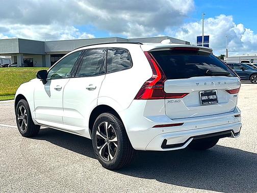 Crystal White Metallic 2026 Volvo XC60 B5 Core