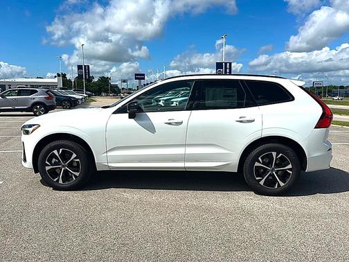 Crystal White Metallic 2026 Volvo XC60 B5 Core