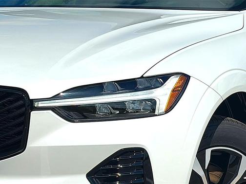 Crystal White Metallic 2026 Volvo XC60 B5 Core