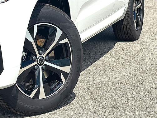 Crystal White Metallic 2026 Volvo XC60 B5 Core