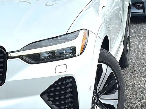 2024 Volvo XC60 Recharge Plug-In Hybrid T8 Plus Dark Theme