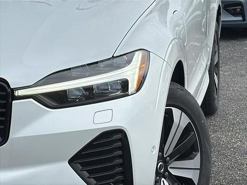 2024 Volvo XC60 Recharge Plug-In Hybrid T8 Plus Dark Theme