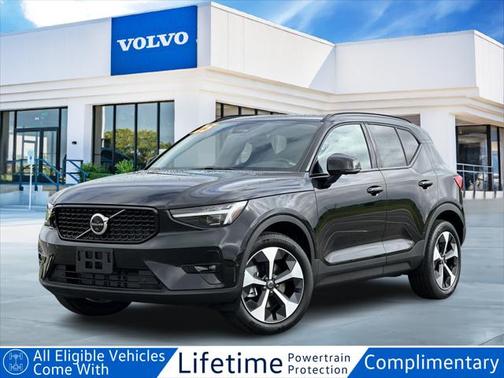 2025 Volvo XC40 B5 Plus Dark Theme