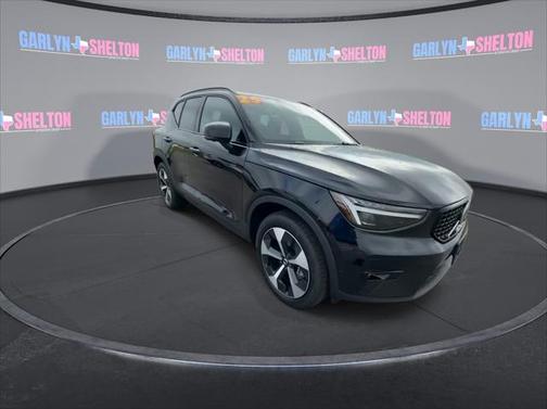 2025 Volvo XC40 B5 Plus Dark Theme