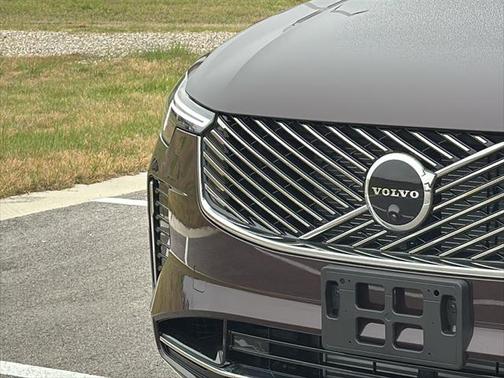 2025 Volvo XC90 Plug-In Hybrid T8 Ultra 6-Seater