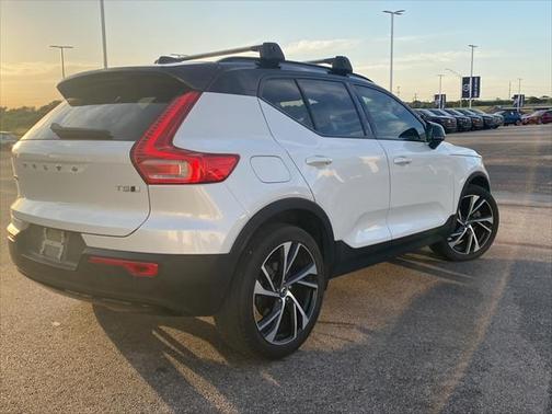 2021 Volvo XC40 T5 R-Design