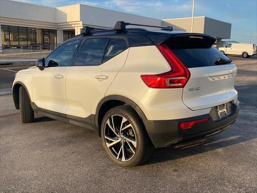 2021 Volvo XC40 T5 R-Design