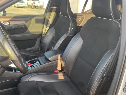 2021 Volvo XC40 T5 R-Design