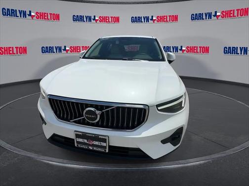 2025 Volvo XC40 B5 Plus Bright Theme