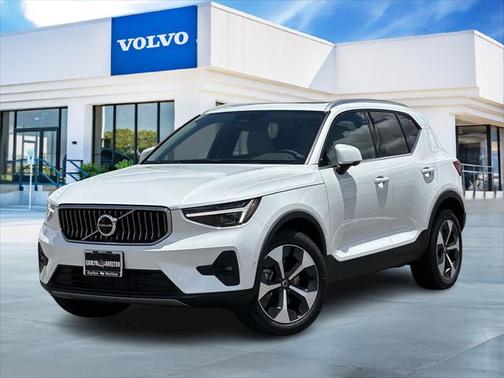 2025 Volvo XC40 B5 Plus Bright Theme