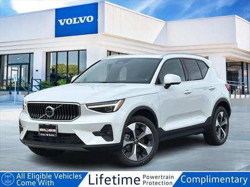 2025 Volvo XC40 B5 Plus Bright Theme
