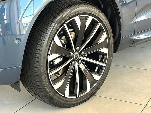Denim Blue Metallic 2026 Volvo XC60 B5 Ultra