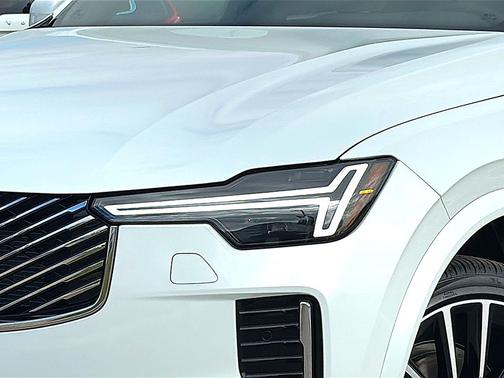 Crystal White Pearl 2026 Volvo XC90 Plus, B6 AWD Gas (mild hybrid), Gasoline, Bright, 7 Seats