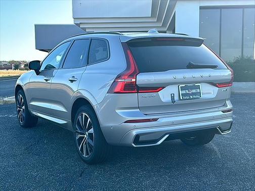2025 Volvo XC60 B5 Plus