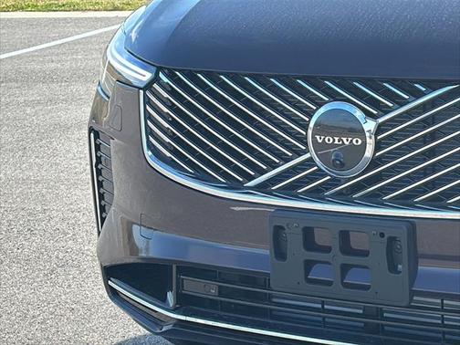 2025 Volvo XC90 Plug-In Hybrid T8 Ultra 7-Seater