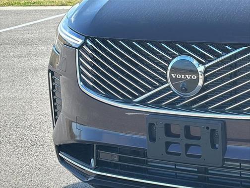 2025 Volvo XC90 Plug-In Hybrid T8 Ultra 7-Seater