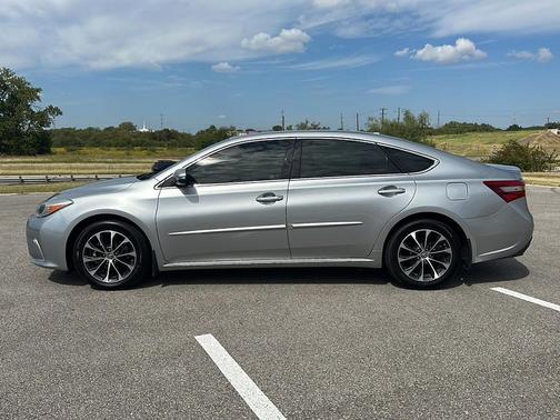 2018 Toyota Avalon XLE