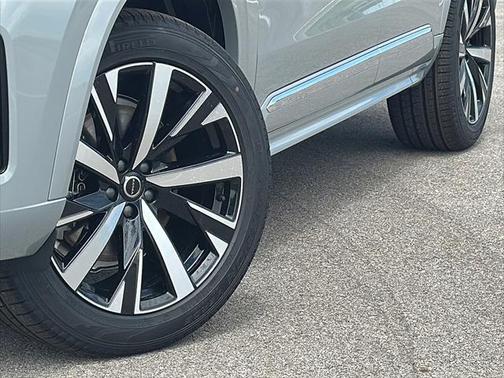 2025 Volvo XC90 B5 Core
