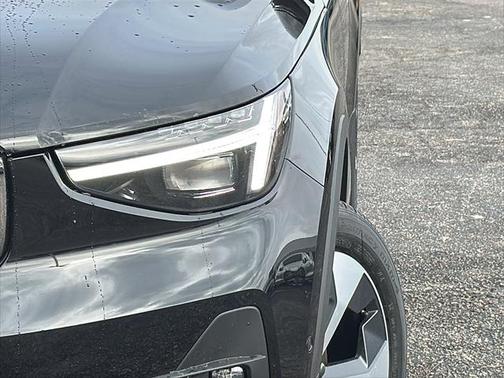 2025 Volvo XC40 B5 Plus Bright Theme
