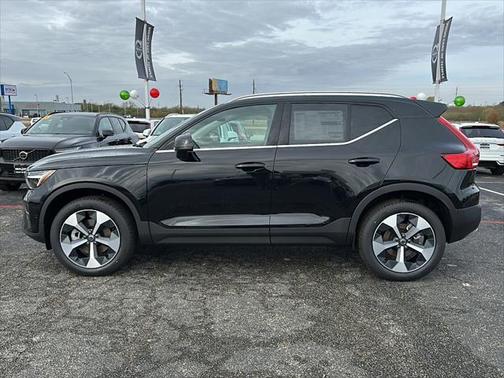 2025 Volvo XC40 B5 Plus Bright Theme