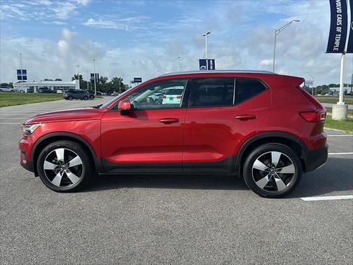 2020 Volvo XC40 T5 Momentum