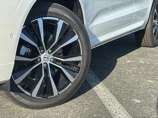2025 Volvo XC60 Plus