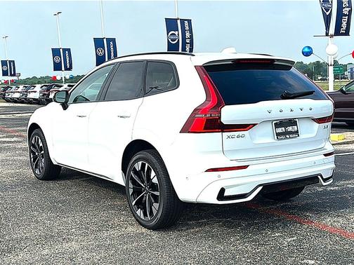Crystal White Metallic 2026 Volvo XC60 B5 Plus