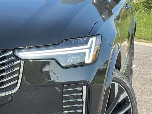 2025 Volvo XC90 Plug-In Hybrid T8 Plus 7-Seater