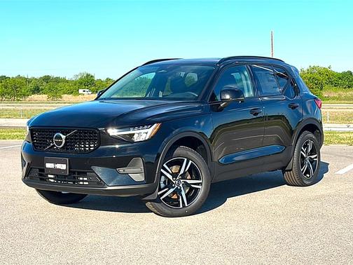 Onyx Black 2026 Volvo XC40 Core, B4 FWD Gas (mild hybrid), Dark