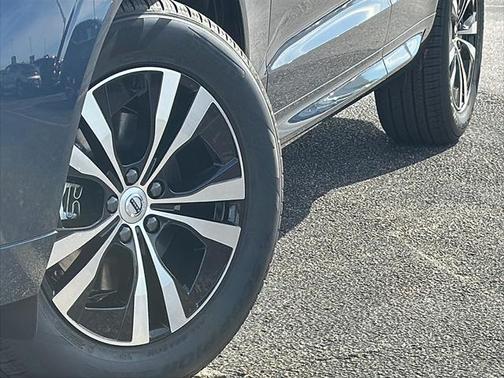 2025 Volvo XC60 B5 Core